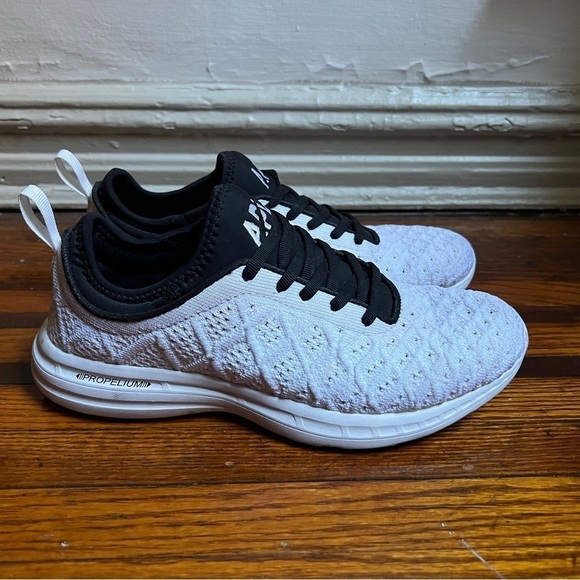APL Tech Loom Phantom Sneaker, White and Black 8.5M - Picture 4 of 8